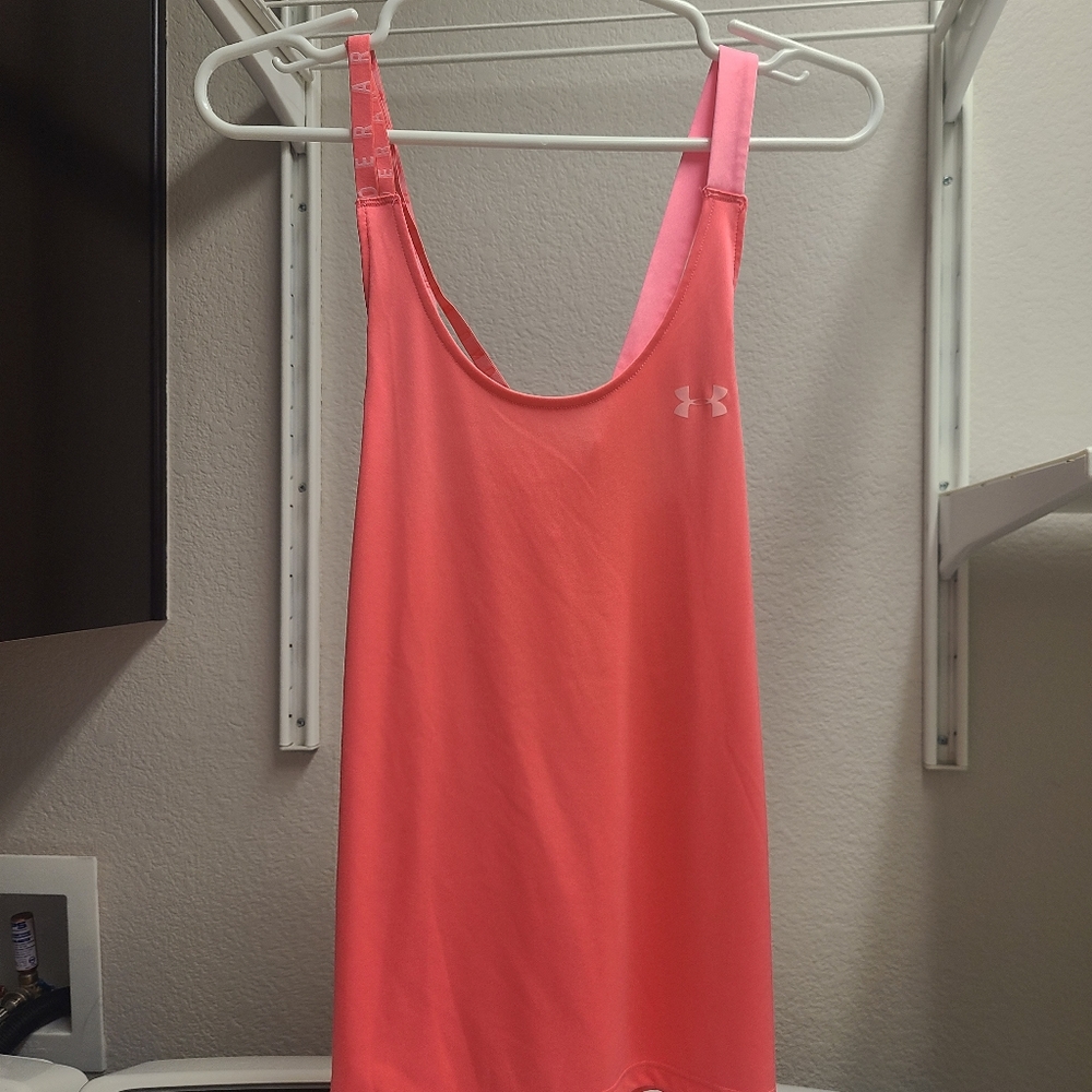 Underarmour Women's heatgear top Size Small